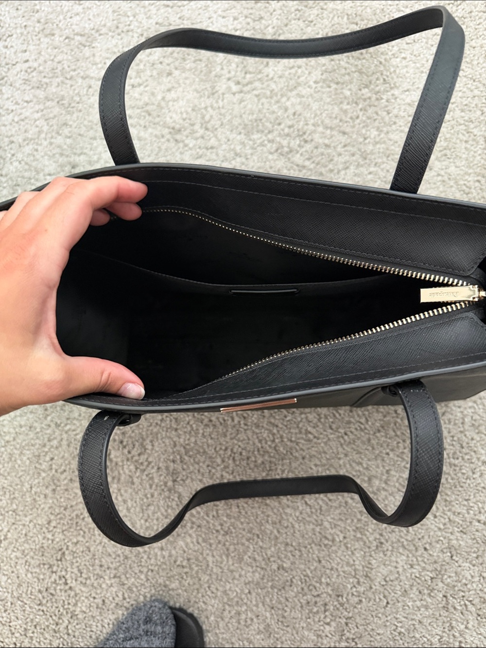 New without tags kate spade Black Structured Saffiano Tote with Gold Plaque - Picture 2 of 3